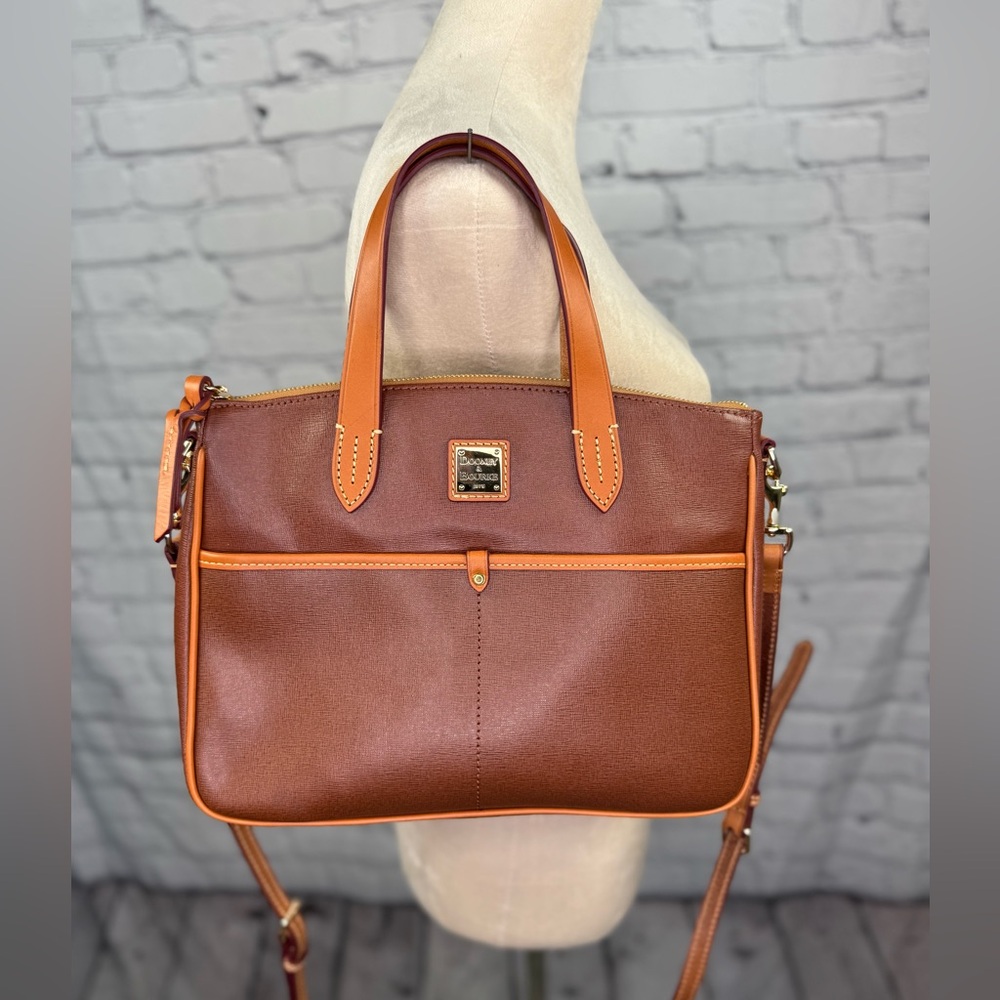 Dooney & Bourke Saffiano Small Daniela - Picture 2 of 8